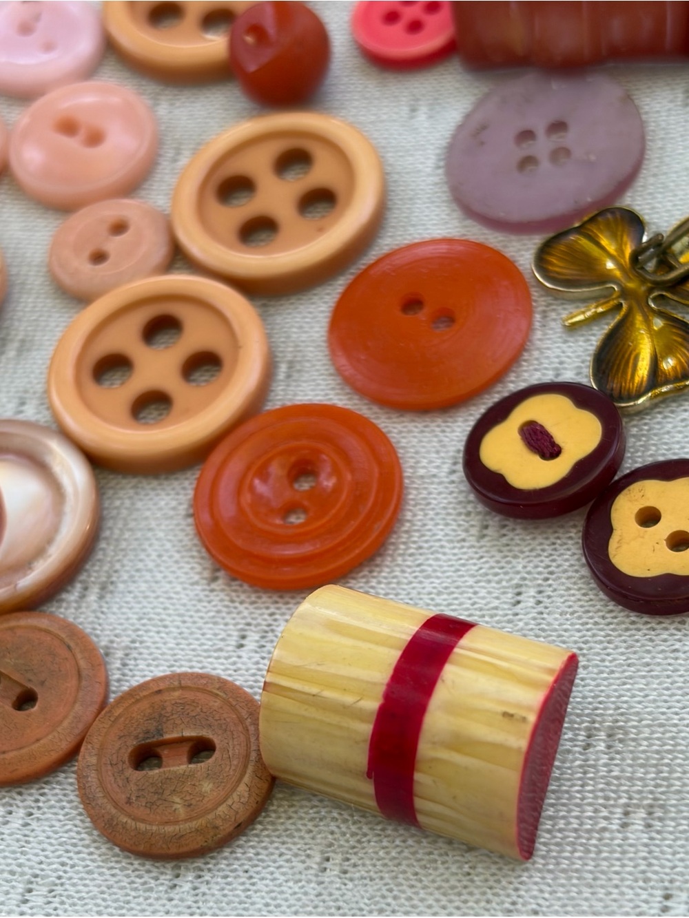 Vintage Mixed Button Lot - Multicolor Assortment. Plus others - Picture 13 of 13